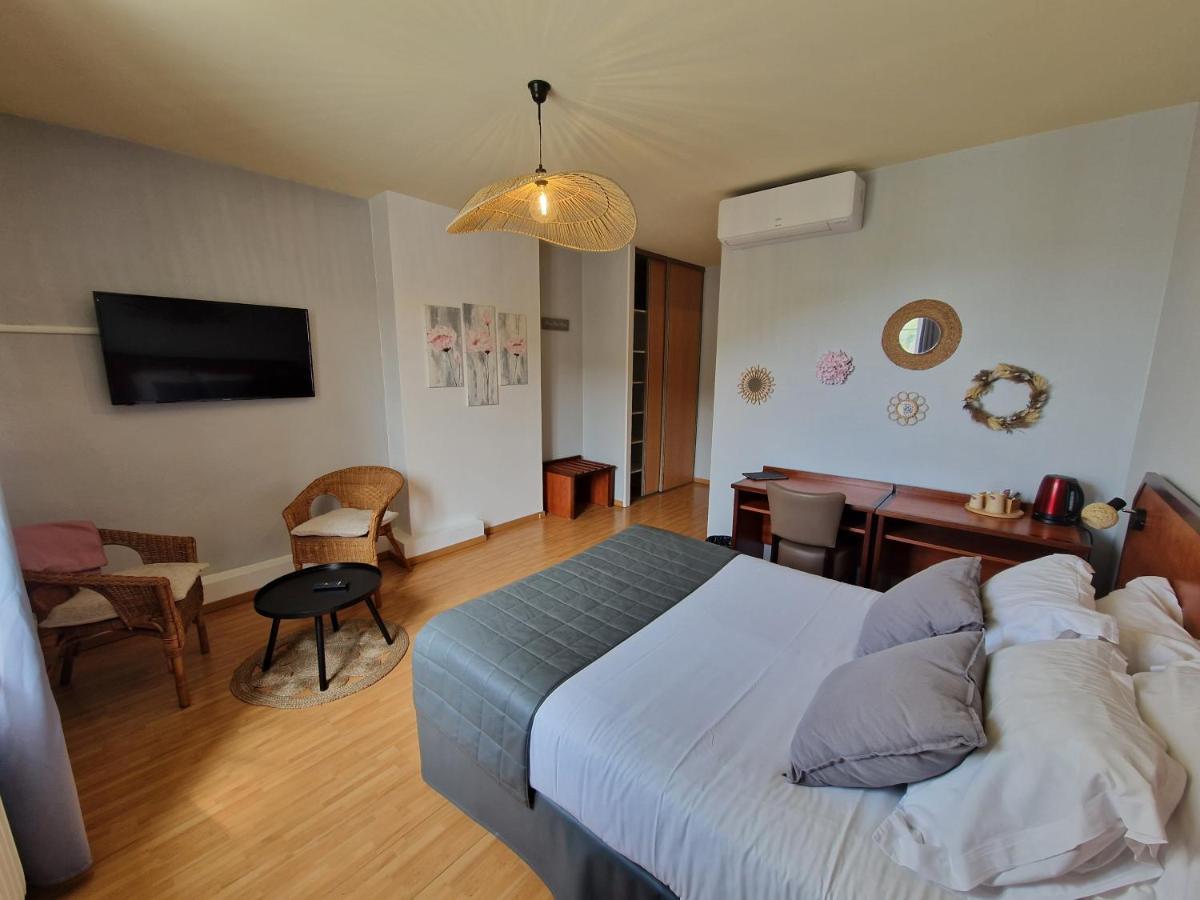 Hotel Restaurant La Traverse Cénac-et-Saint-Julien Εξωτερικό φωτογραφία